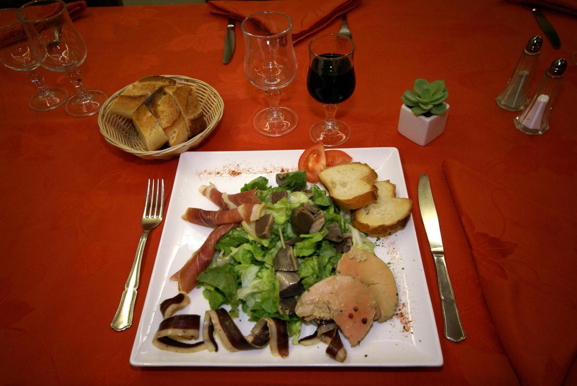 Hotel Restaurant Du Lauragais Logis De France Вільфранш-де-Лораґе Екстер'єр фото