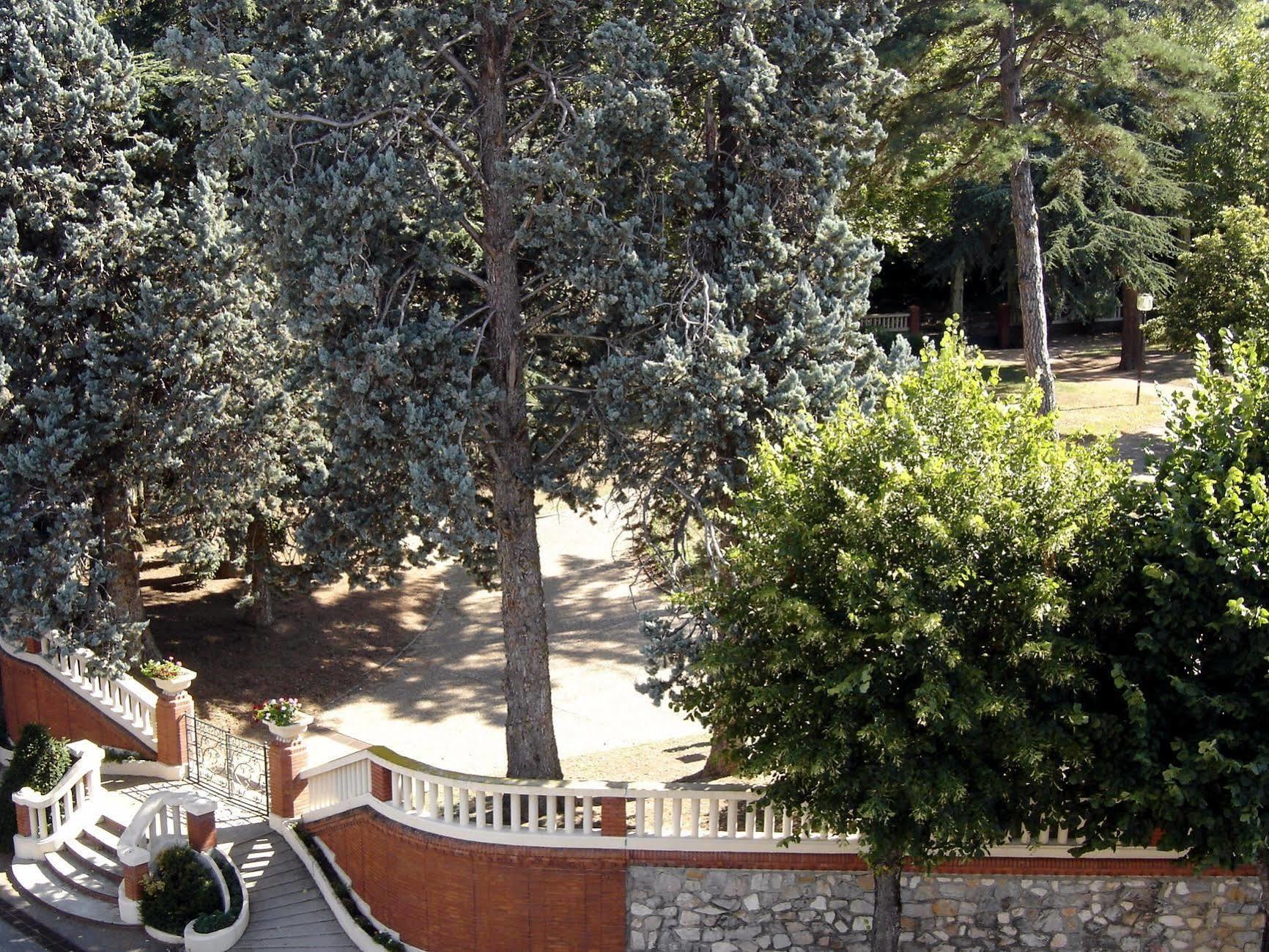Hotel Restaurant Du Lauragais Logis De France Вільфранш-де-Лораґе Екстер'єр фото